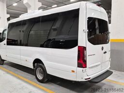 MERCEDES-BENZ 519  Allrad 4 x 4 Lagerfahrzeug Stock 20 Sitzer