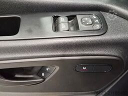 MERCEDES-BENZ 519  Allrad 4 x 4 Lagerfahrzeug Stock 20 Sitzer