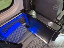 MERCEDES-BENZ 519  Allrad 4 x 4 Lagerfahrzeug Stock 20 Sitzer