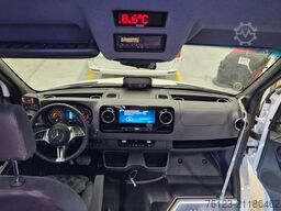 MERCEDES-BENZ 519  Allrad 4 x 4 Lagerfahrzeug Stock 20 Sitzer