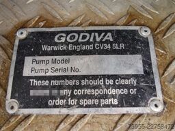 Mercedes-Benz 1325 godiva pump