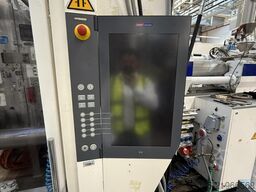 Wittmann Battenfeld MacroPower 700/2250 UNILOG B8