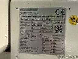 Wittmann Battenfeld MacroPower 700/2250 UNILOG B8