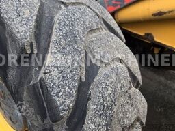 NEW HOLLAND LB95-4PT