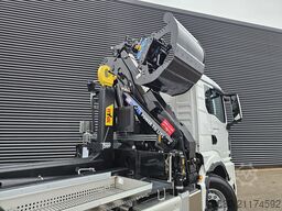 MAN TGS 35.470 8x4 / HMF 2243 Z KRAAN + HAAKARM