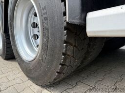 VOLVO 450 8x4 Abrollkipper MEILLER Kran PENZ 17L8.50R