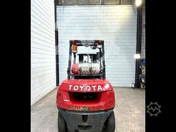 Toyota 02-7 FG 40