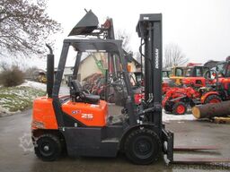 Doosan D25G - Triplex 6,10m + Seitenschieber