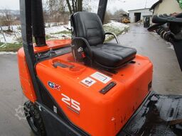 Doosan D25G - Triplex 6,10m + Seitenschieber