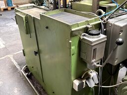 Cold heading machine including vibrating feeder