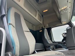 Volvo FM 330 Globetrotter / 742 dkm / VEB+ / Spoilers...