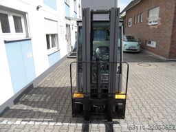Jungheinrich EFG 215 - Triplex - Doppelpedal - wenig Stunden