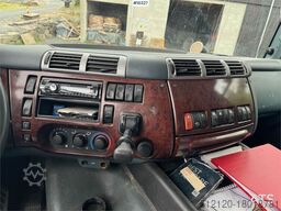 DAF CF75.360 4x2 box truck w/ full side opening