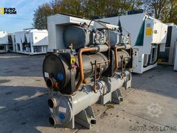 Used Watercooled chiller CARRIER 30HXC110 A0377 PEE 374 kW. 2008 yom