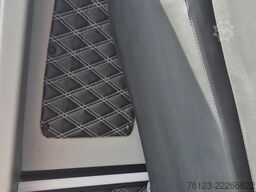 MERCEDES-BENZ 519  Allrad 4 x 4 Lagerfahrzeug Stock 20 Sitzer
