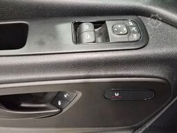 MERCEDES-BENZ 519  Allrad 4 x 4 Lagerfahrzeug Stock 20 Sitzer