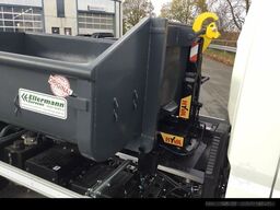 FUSO Canter 7C18 Hyva-Abrollkipper mit Container