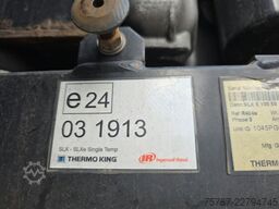 SCHMITZ CARGOBULL Tiefkühler City mit Rolltor, Thermo King SLX 100