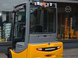 Jungheinrich EFG 320  Batterie Bj2023  TOP