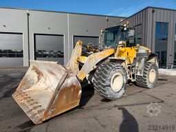 KOMATSU WA320-5H 4x4 15 t. Wheelloader