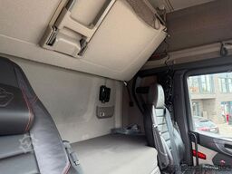 SCANIA S 580 V8 Twistlocks Schausteller