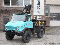 Mercedes-Benz UNIMOG 900 mit Kran HIAB 650
