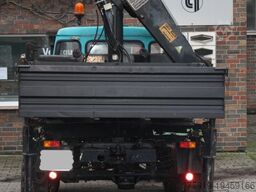 Mercedes-Benz UNIMOG 900 mit Kran HIAB 650