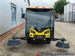 Johnston Bucher Johnston Sweeper CX202 mit EURO 6 Klima