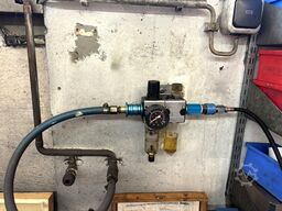Workbench heavy-duty shelving