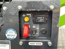 Unic URW295CBE/ Raupenkran / 8,8m / 2,9t