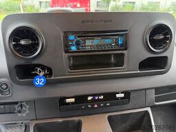 MERCEDES-BENZ Sprinter 516 CDI 4x4 Fahrgestell/Klima/3-Sitze