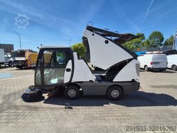 Johnston C200/201 - Compact Sweeper