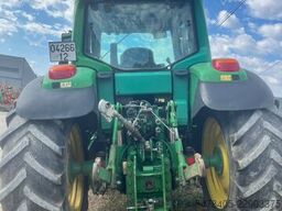 John Deere 6520
