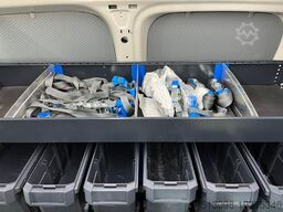 VOLKSWAGEN CADDY MAXI REGALS. TEMP. 4MOTION DACHTRÄ. KLIMA