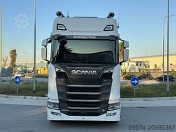 SCANIA 590S V8