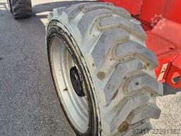 JLG M600JP