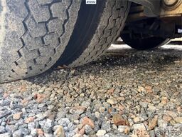 Istrail Machinery Semi-trailer w/ Hydraulic bridges.