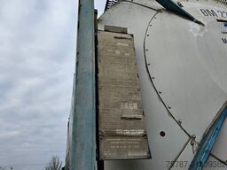 VAN HOOL Tankchassis + Tankcontainer