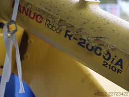 FANUC R-2000iA/210F mit R-J3iB und Bediengerät