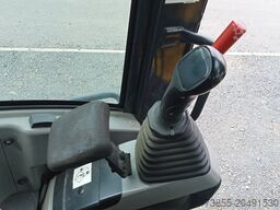 Komatsu PC55MR-5E0 with 3 buckets