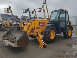 JCB 535-140 with forks and loading bucket