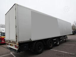Jumbo 3 AXLE CLOSED BOX WITH CHAIN SYSTEM