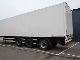 Jumbo 3 AXLE CLOSED BOX WITH CHAIN SYSTEM