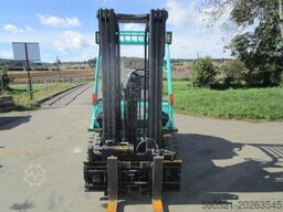 Mitsubishi 2,5 Ton.- Triplex 4,7m - Zinkenversteller + Seiten