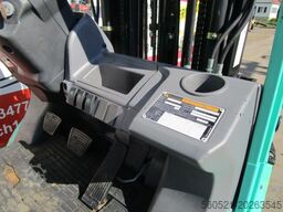 Mitsubishi 2,5 Ton.- Triplex 4,7m - Zinkenversteller + Seiten