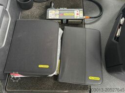 MERCEDES-BENZ Arocs 3253 8x4 Abrollkipper Kran Palfinger 37002