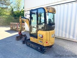 CATERPILLAR 301.8 / 2021 BJ / 1.870 H/ 2 x Löffel/Powertilt
