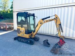 CATERPILLAR 301.8 / 2021 BJ / 1.870 H/ 2 x Löffel/Powertilt