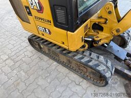 CATERPILLAR 301.8 / 2021 BJ / 1.870 H/ 2 x Löffel/Powertilt
