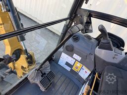 CATERPILLAR 301.8 / 2021 BJ / 1.870 H/ 2 x Löffel/Powertilt